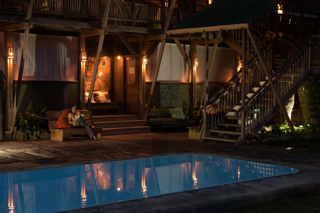 piscina-noche